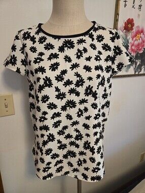 ANN TAYLOR Black & White Floral Top. Size Small.